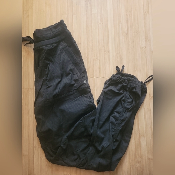 Lululemon black sport pants size 8 - Picture 1 of 2